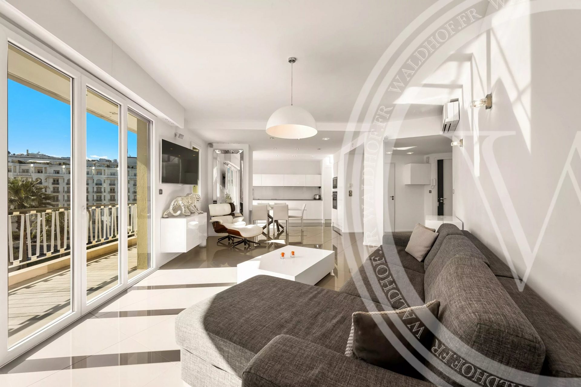 Fully Renovated 3-Room Apartment with Sea Views — photo 3
