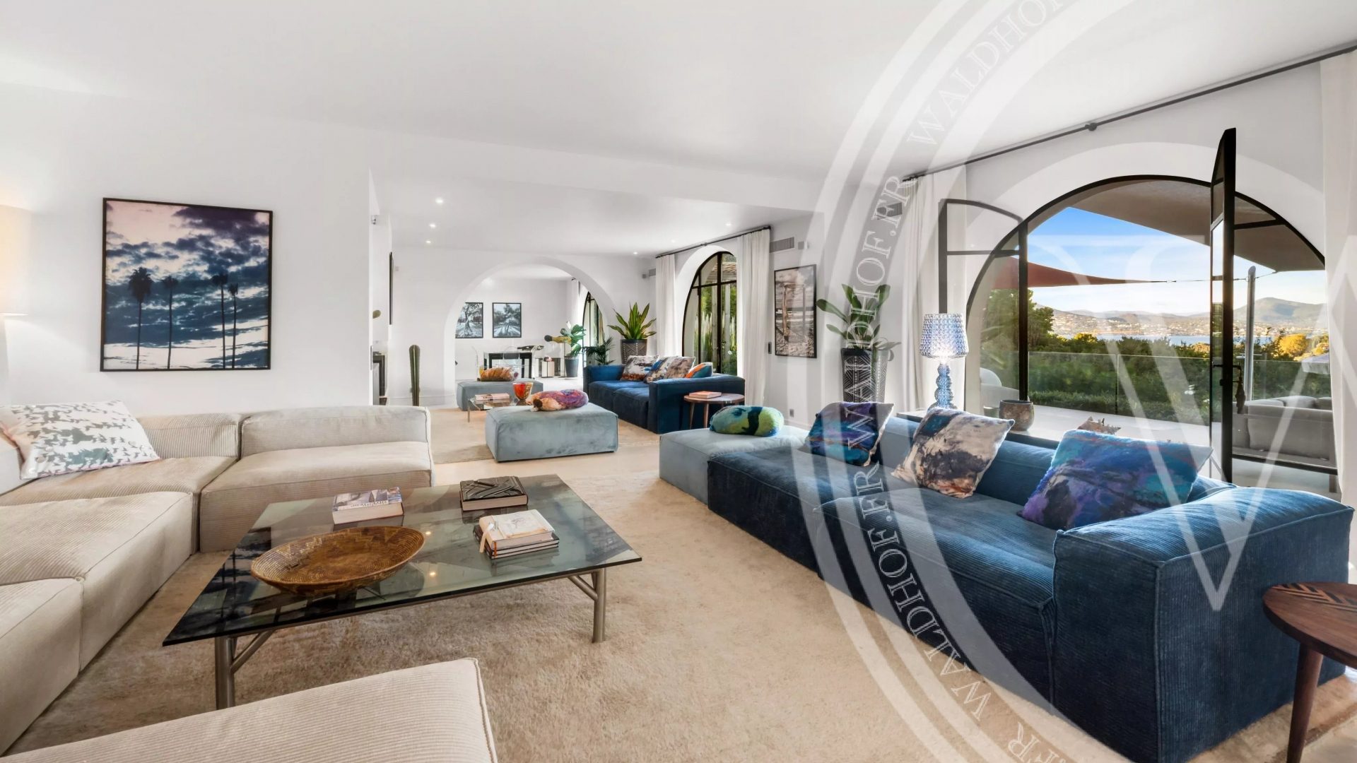 Exceptional Provencal villa with heliport and exclusive amenities — photo 10
