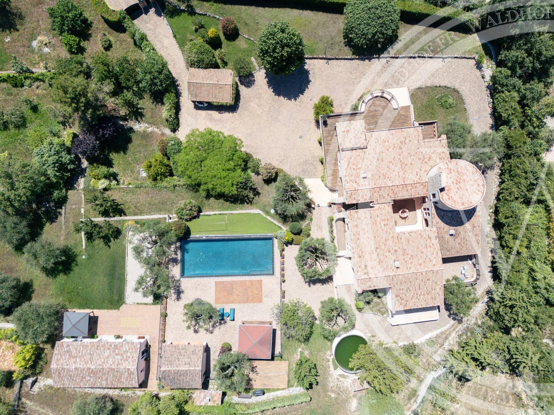 Majestic 600m² Provençal Estate with Panoramic Sea Views, Pool and 5 Suites — 20 Mins from Monaco — photo 8