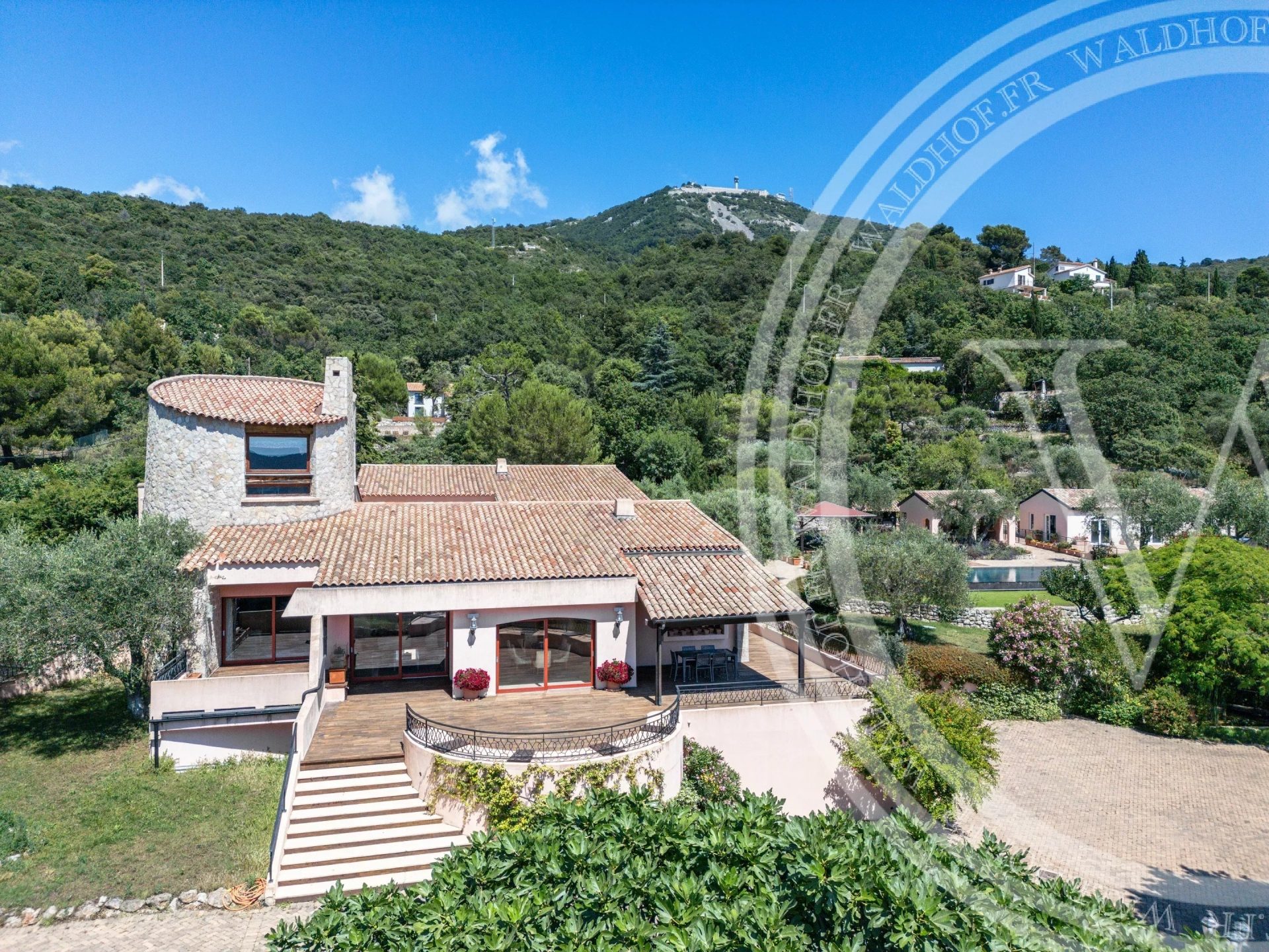 Majestic 600m² Provençal Estate with Panoramic Sea Views, Pool and 5 Suites — 20 Mins from Monaco — photo 3