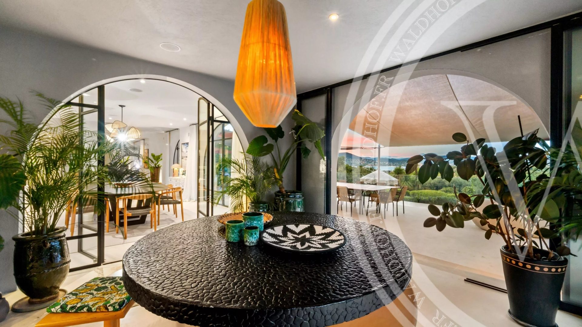 Exceptional Provencal villa with heliport and exclusive amenities — photo 9
