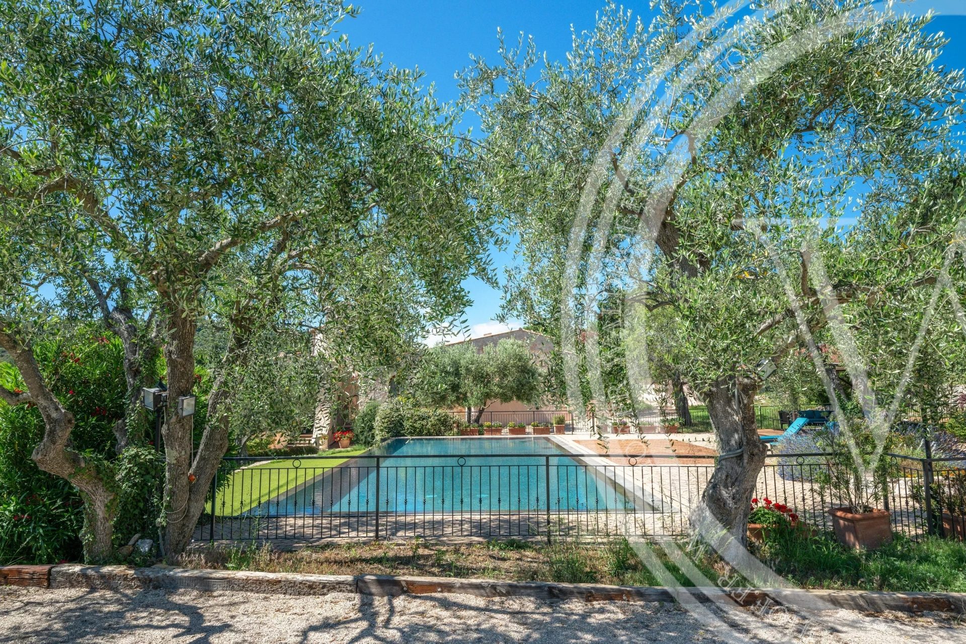 Majestic 600m² Provençal Estate with Panoramic Sea Views, Pool and 5 Suites — 20 Mins from Monaco — photo 19