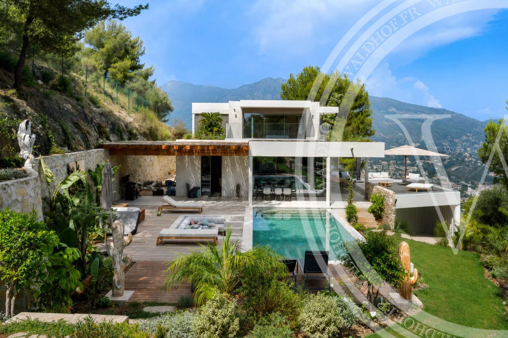 Luxury contemporary villa with sea view in Roquebrune-Cap-Martin — photo 5