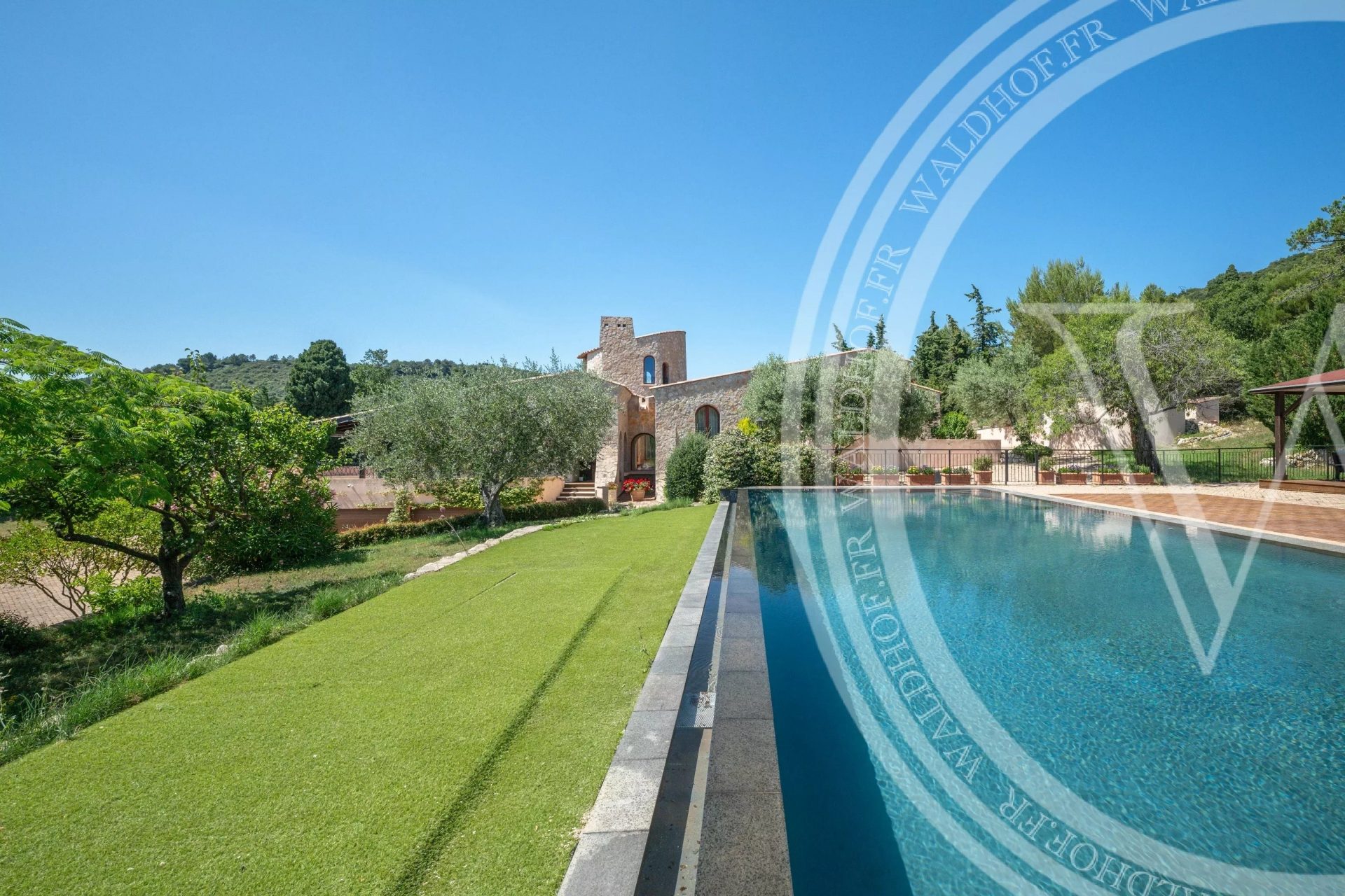 Majestic 600m² Provençal Estate with Panoramic Sea Views, Pool and 5 Suites — 20 Mins from Monaco — photo 10