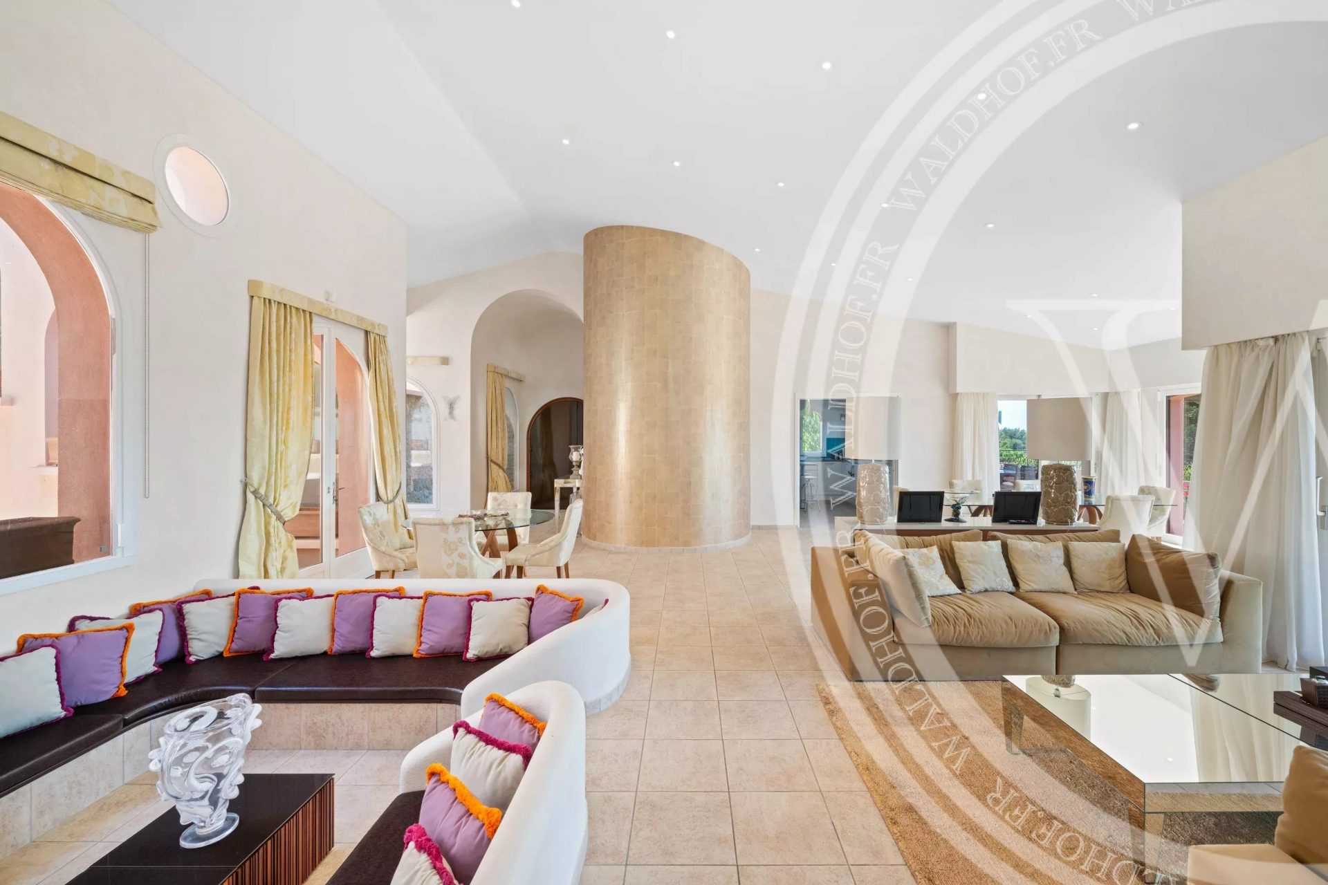 Majestic 600m² Provençal Estate with Panoramic Sea Views, Pool and 5 Suites — 20 Mins from Monaco — photo 28