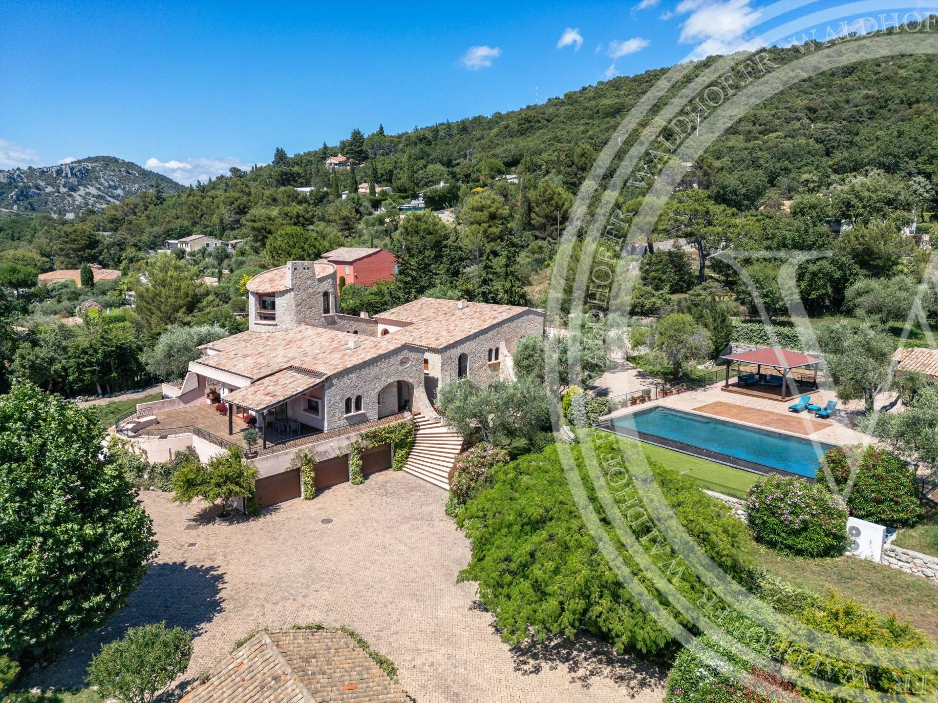 Majestic 600m² Provençal Estate with Panoramic Sea Views, Pool and 5 Suites — 20 Mins from Monaco — photo 49