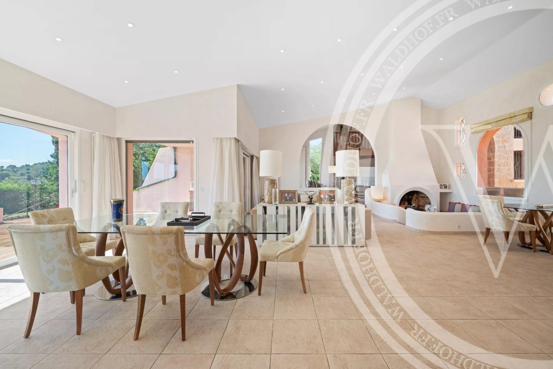 Majestic 600m² Provençal Estate with Panoramic Sea Views, Pool and 5 Suites — 20 Mins from Monaco — photo 31