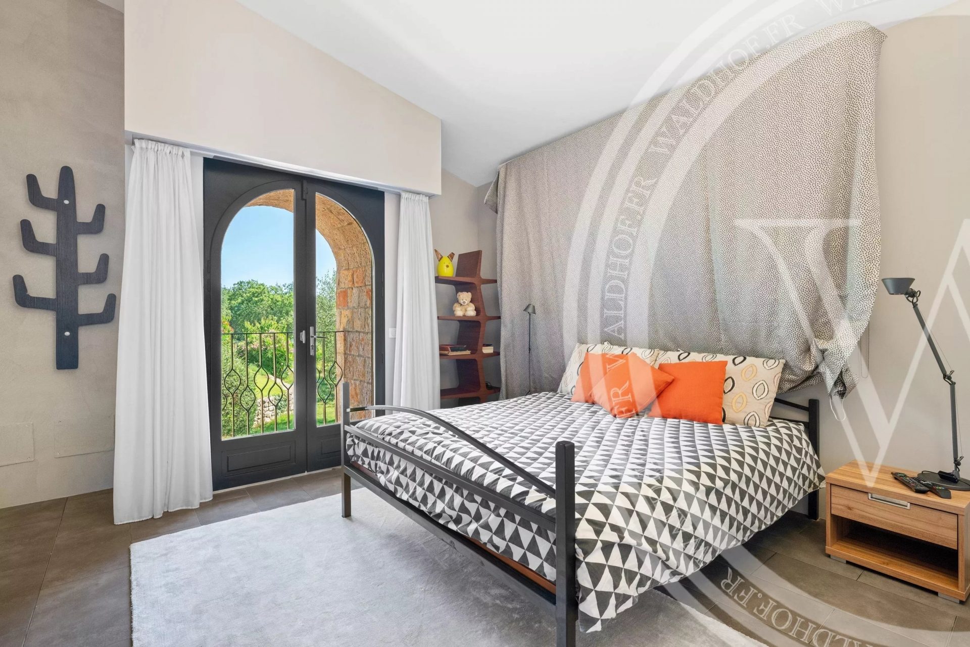 Majestic 600m² Provençal Estate with Panoramic Sea Views, Pool and 5 Suites — 20 Mins from Monaco — photo 37