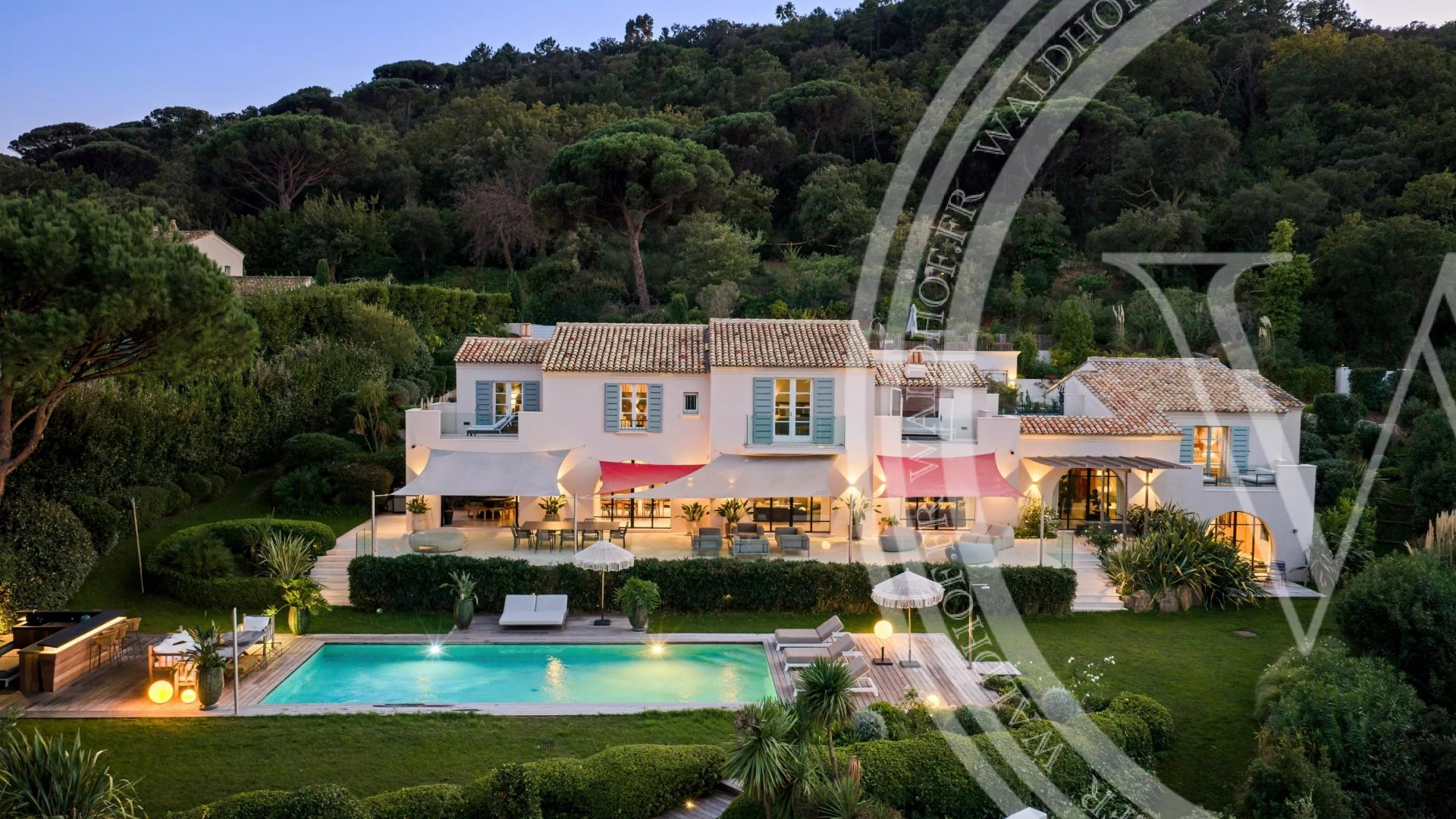 Exceptional Provencal villa with heliport and exclusive amenities — photo 2