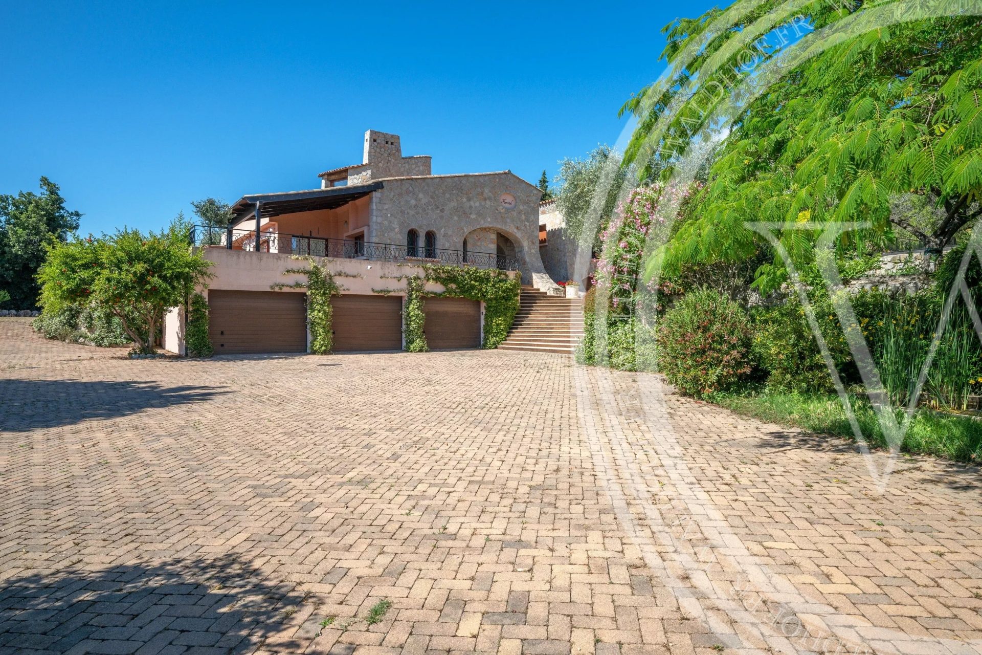 Majestic 600m² Provençal Estate with Panoramic Sea Views, Pool and 5 Suites — 20 Mins from Monaco — photo 46