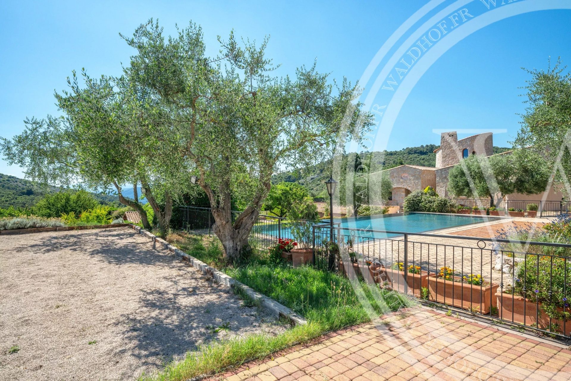 Majestic 600m² Provençal Estate with Panoramic Sea Views, Pool and 5 Suites — 20 Mins from Monaco — photo 20