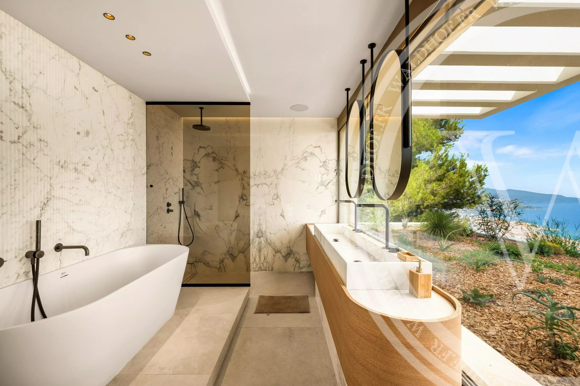 Luxury contemporary villa with sea view in Roquebrune-Cap-Martin — photo 18