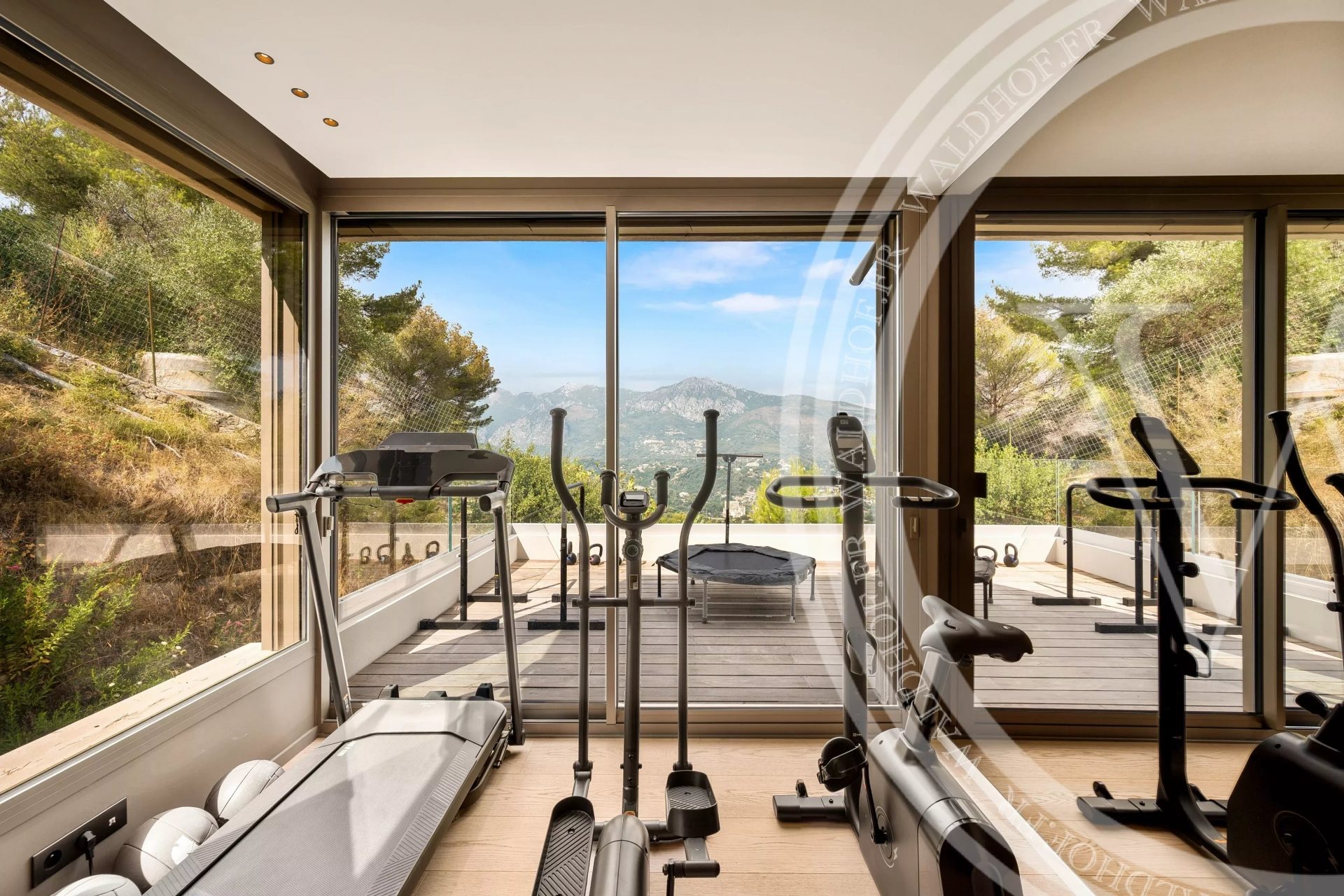 Luxury contemporary villa with sea view in Roquebrune-Cap-Martin — photo 19