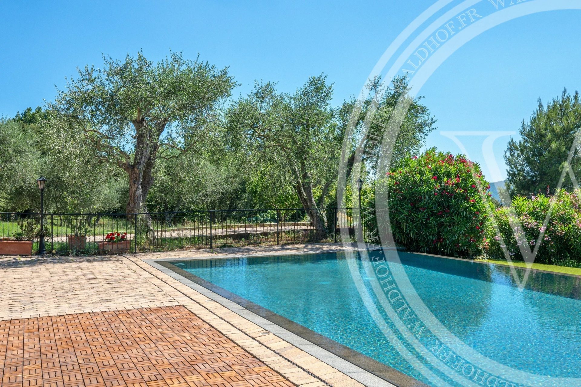Majestic 600m² Provençal Estate with Panoramic Sea Views, Pool and 5 Suites — 20 Mins from Monaco — photo 21