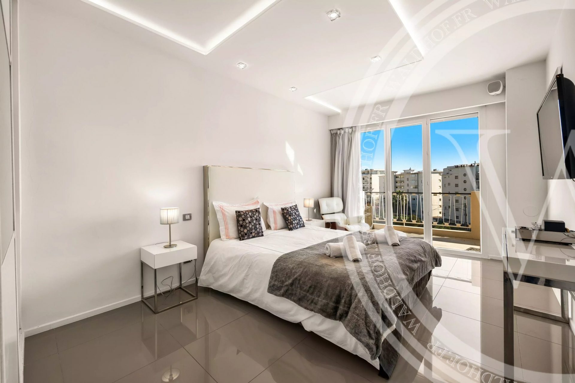 Fully Renovated 3-Room Apartment with Sea Views — photo 6