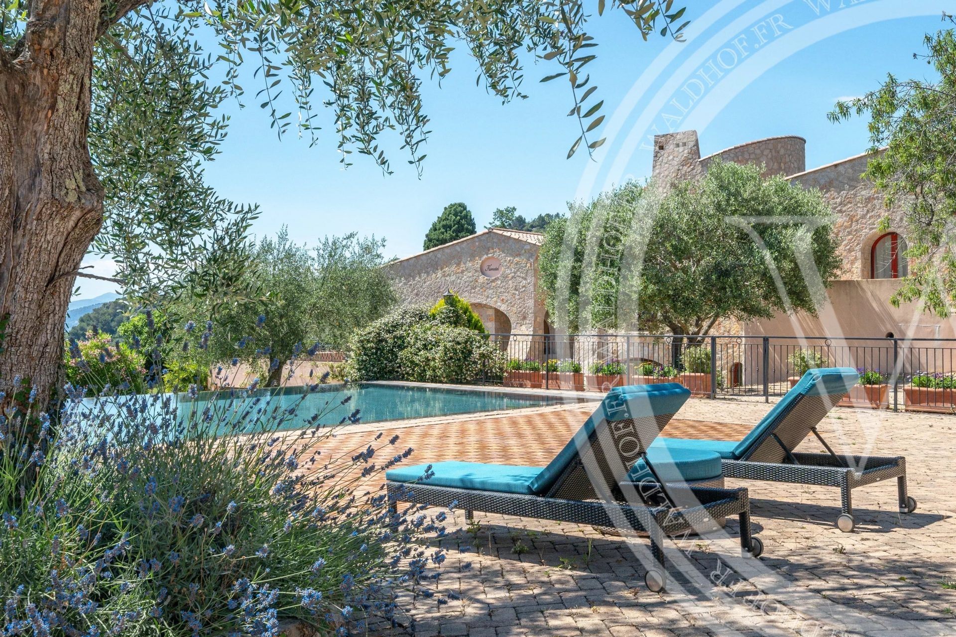 Majestic 600m² Provençal Estate with Panoramic Sea Views, Pool and 5 Suites — 20 Mins from Monaco — photo 4