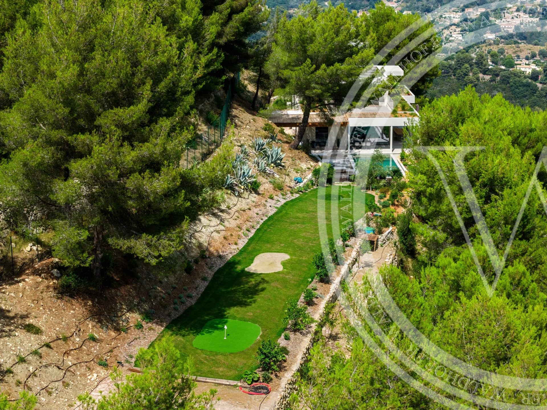 Luxury contemporary villa with sea view in Roquebrune-Cap-Martin — photo 8