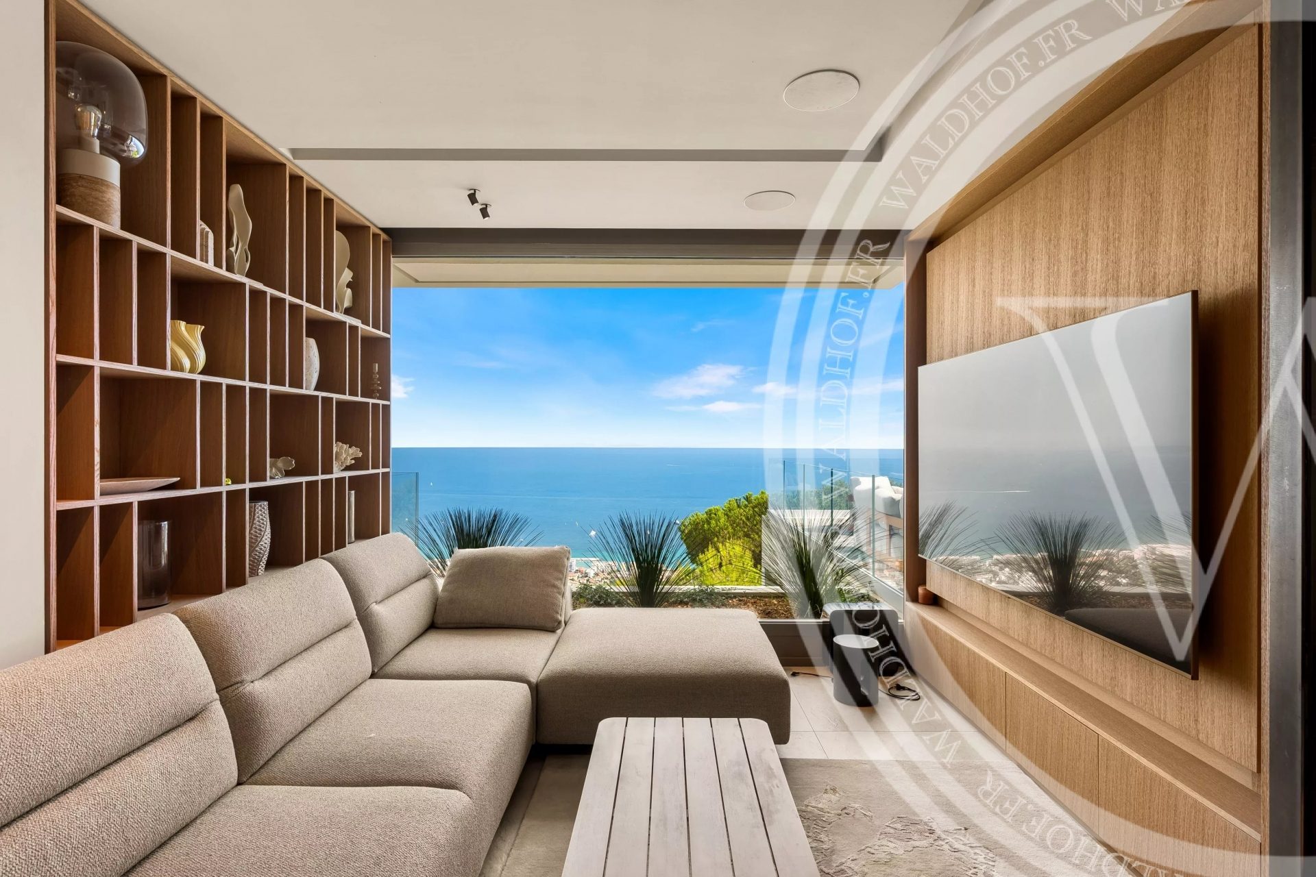 Luxury contemporary villa with sea view in Roquebrune-Cap-Martin — photo 12