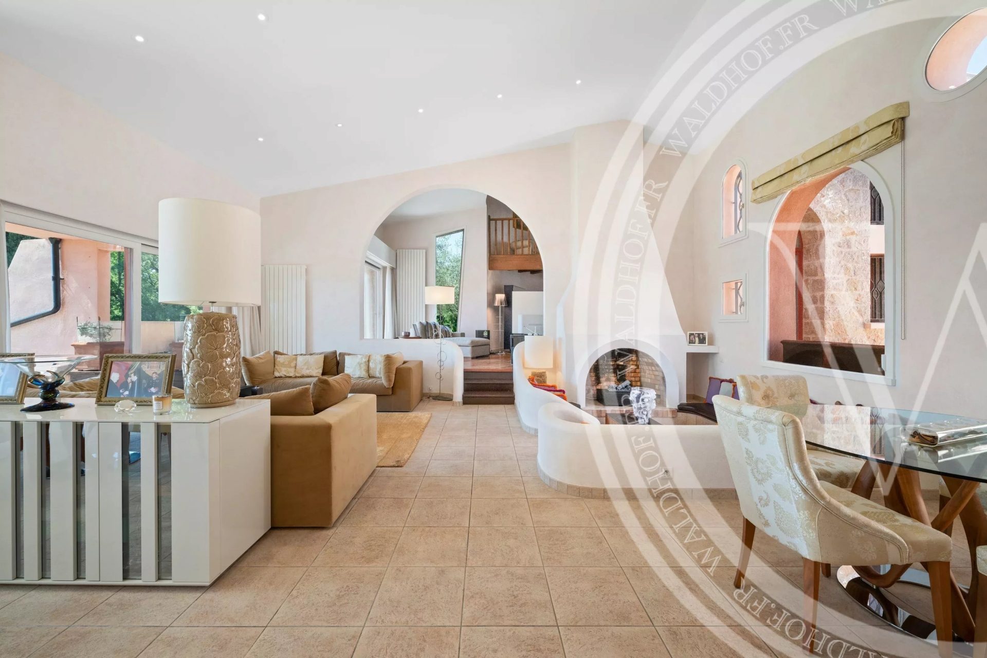 Majestic 600m² Provençal Estate with Panoramic Sea Views, Pool and 5 Suites — 20 Mins from Monaco — photo 24