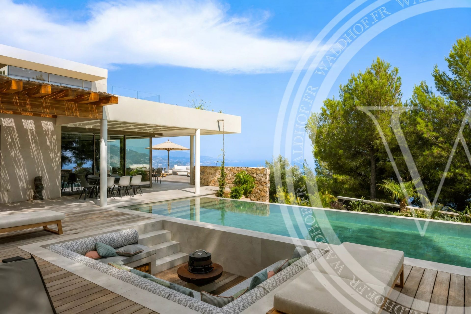 Luxury contemporary villa with sea view in Roquebrune-Cap-Martin — photo 3