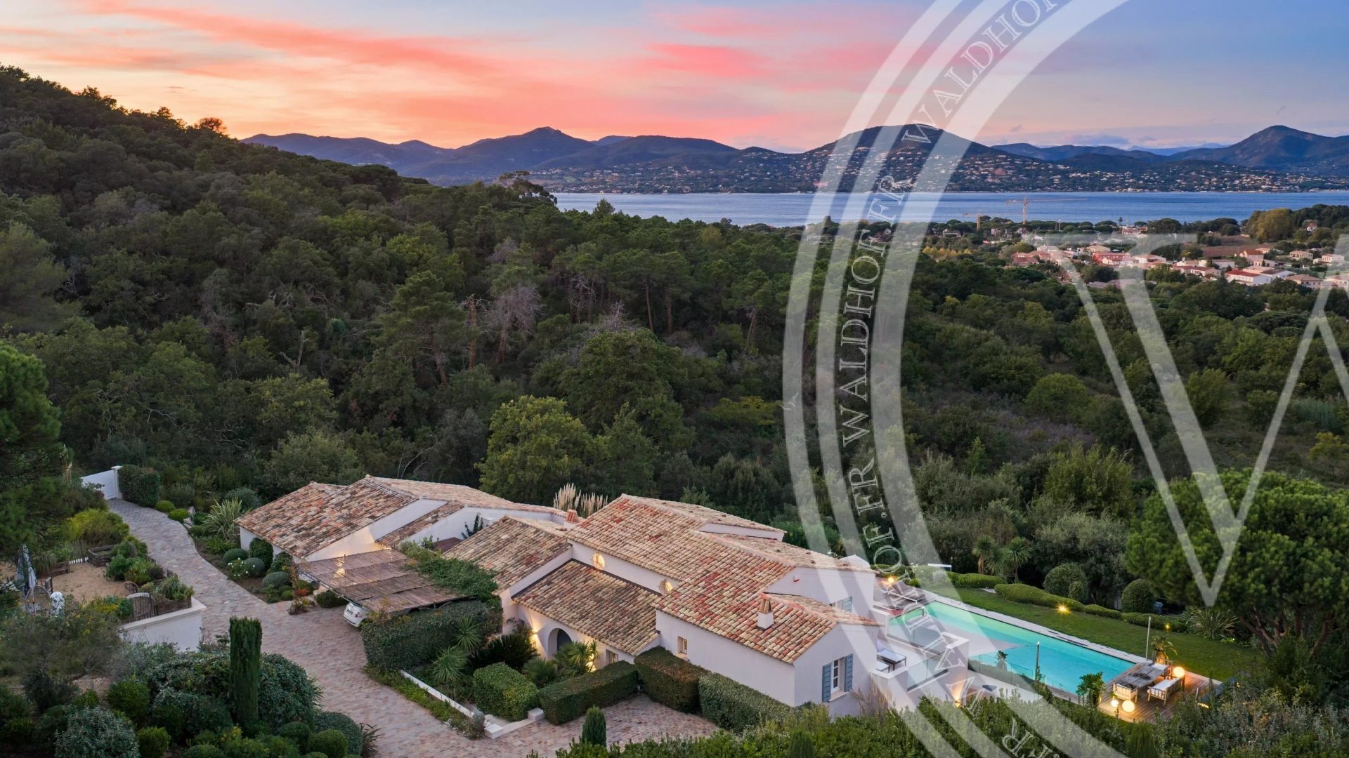 Exceptional Provencal villa with heliport and exclusive amenities