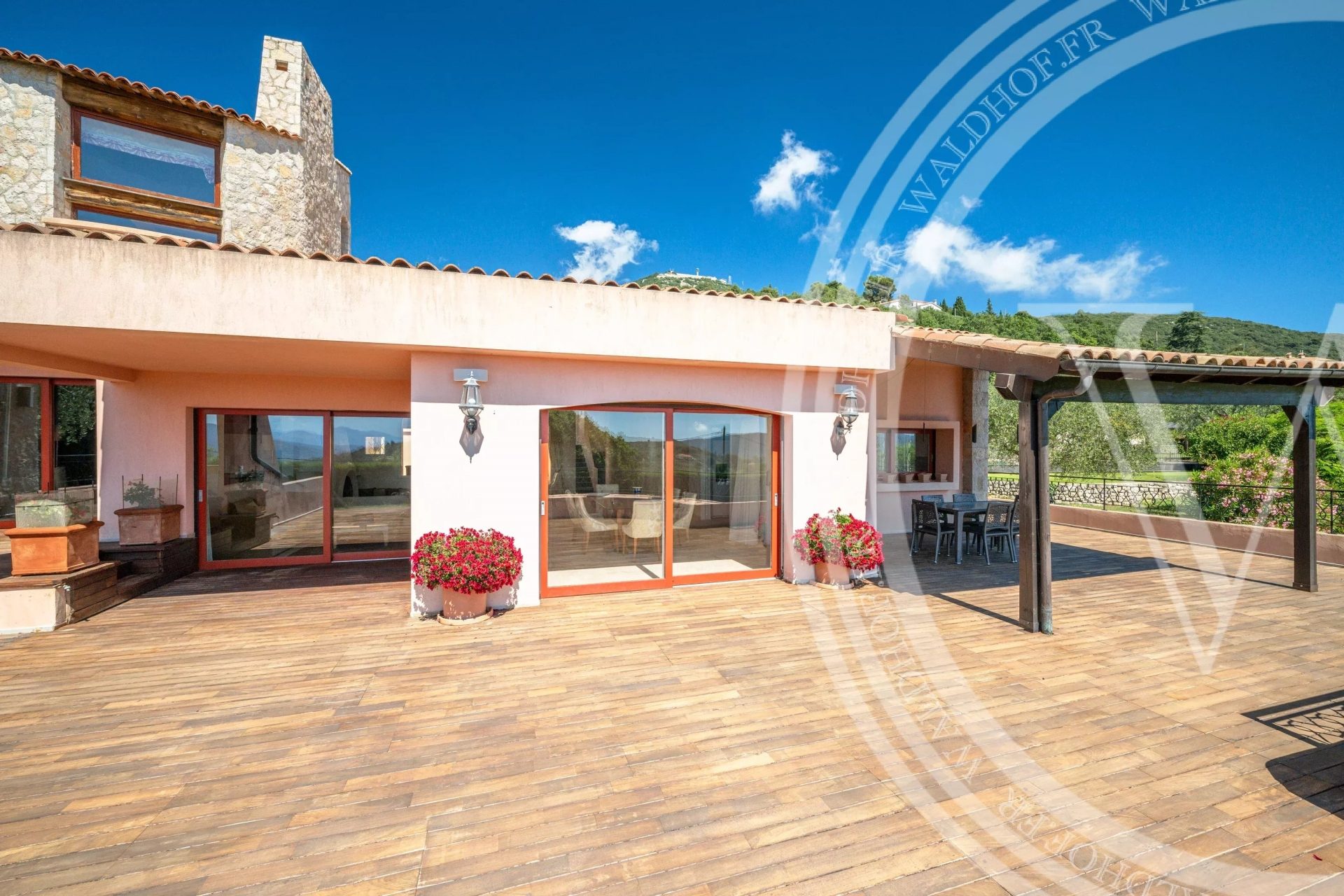 Majestic 600m² Provençal Estate with Panoramic Sea Views, Pool and 5 Suites — 20 Mins from Monaco — photo 23