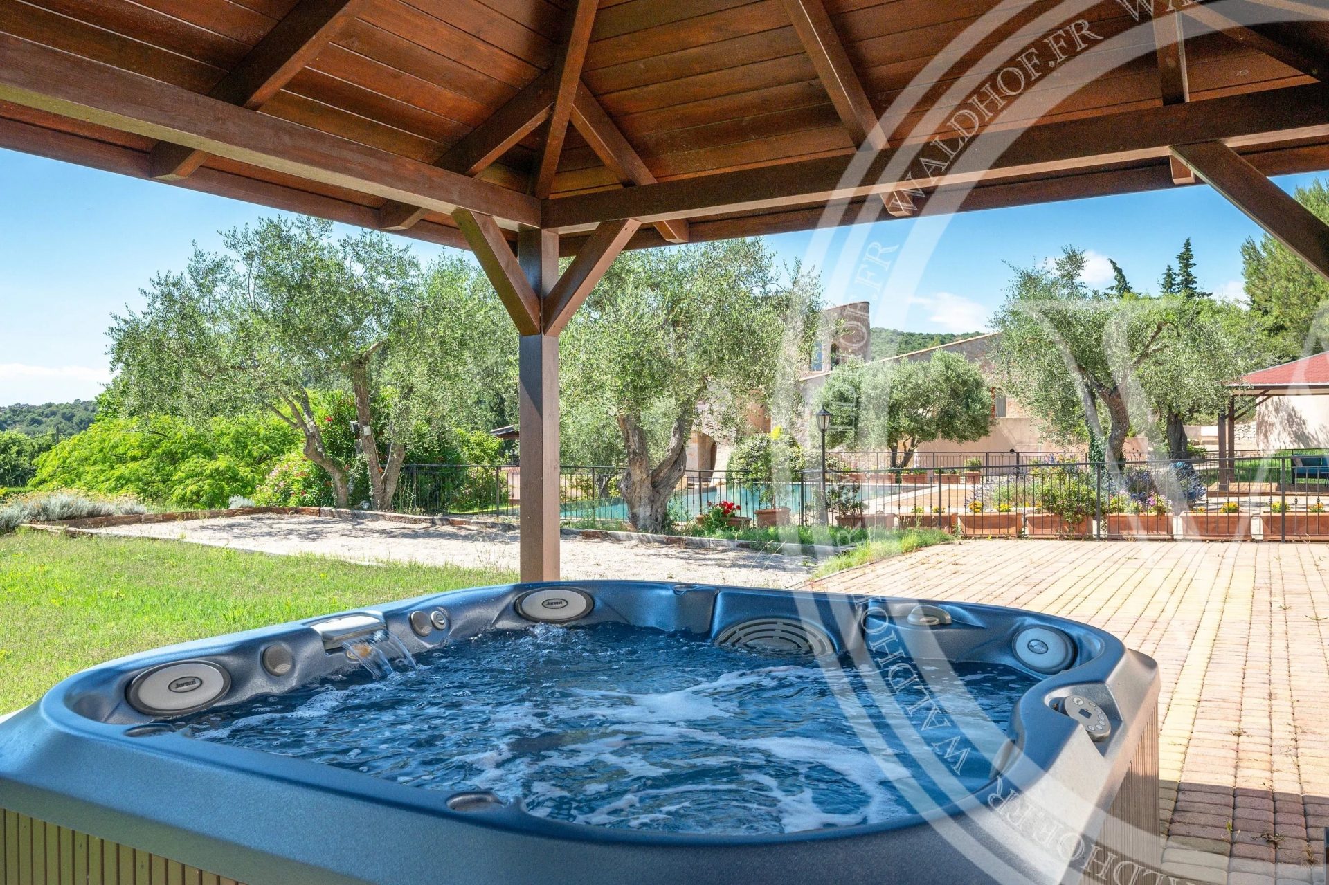 Majestic 600m² Provençal Estate with Panoramic Sea Views, Pool and 5 Suites — 20 Mins from Monaco — photo 17