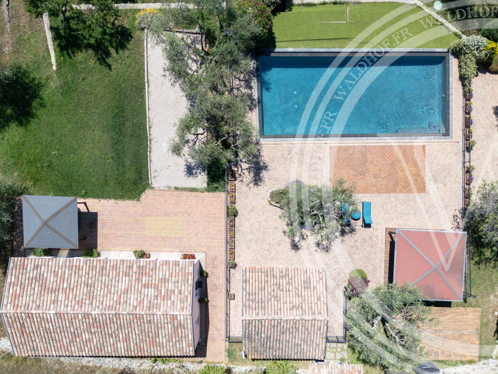 Majestic 600m² Provençal Estate with Panoramic Sea Views, Pool and 5 Suites — 20 Mins from Monaco — photo 47