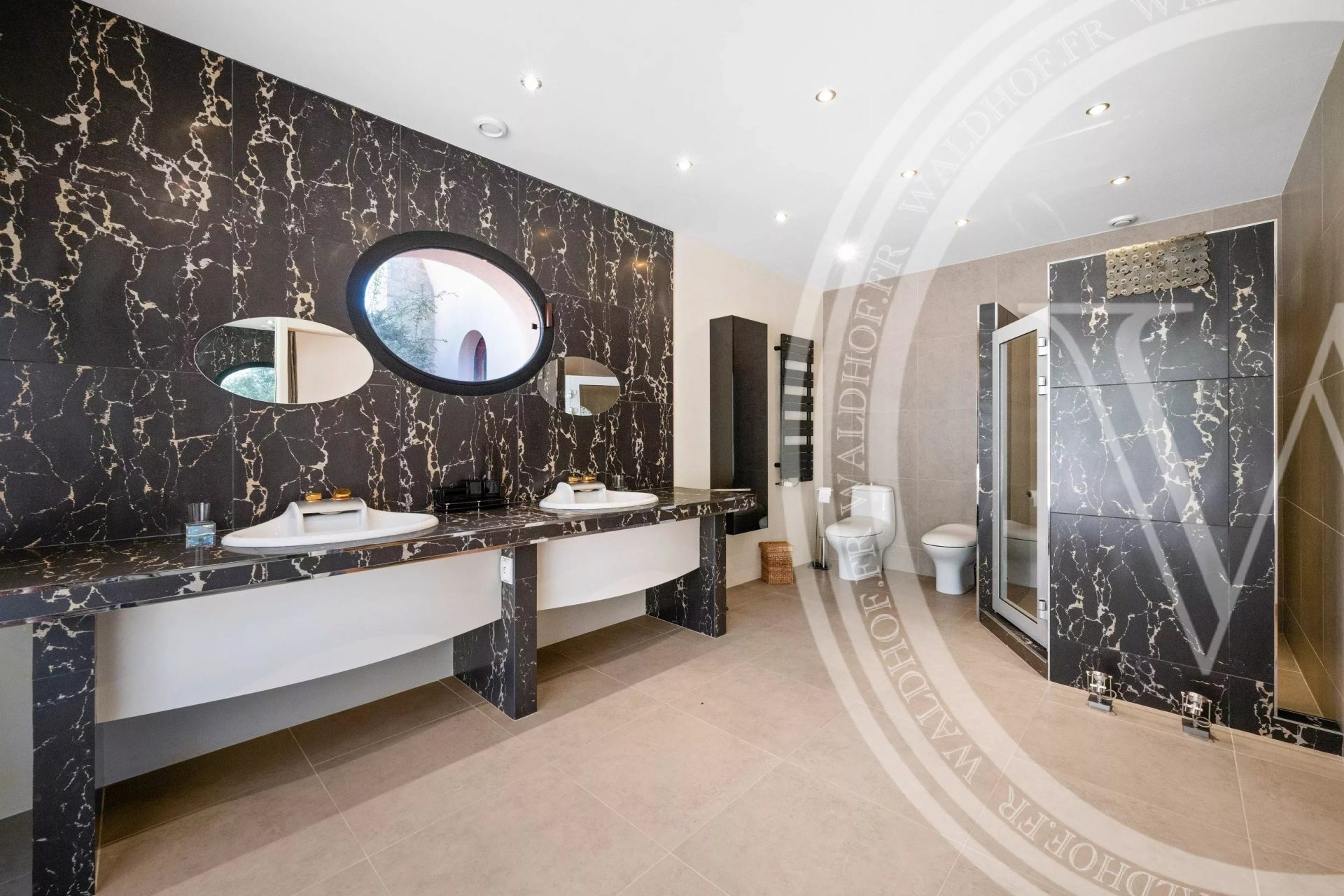 Majestic 600m² Provençal Estate with Panoramic Sea Views, Pool and 5 Suites — 20 Mins from Monaco — photo 42