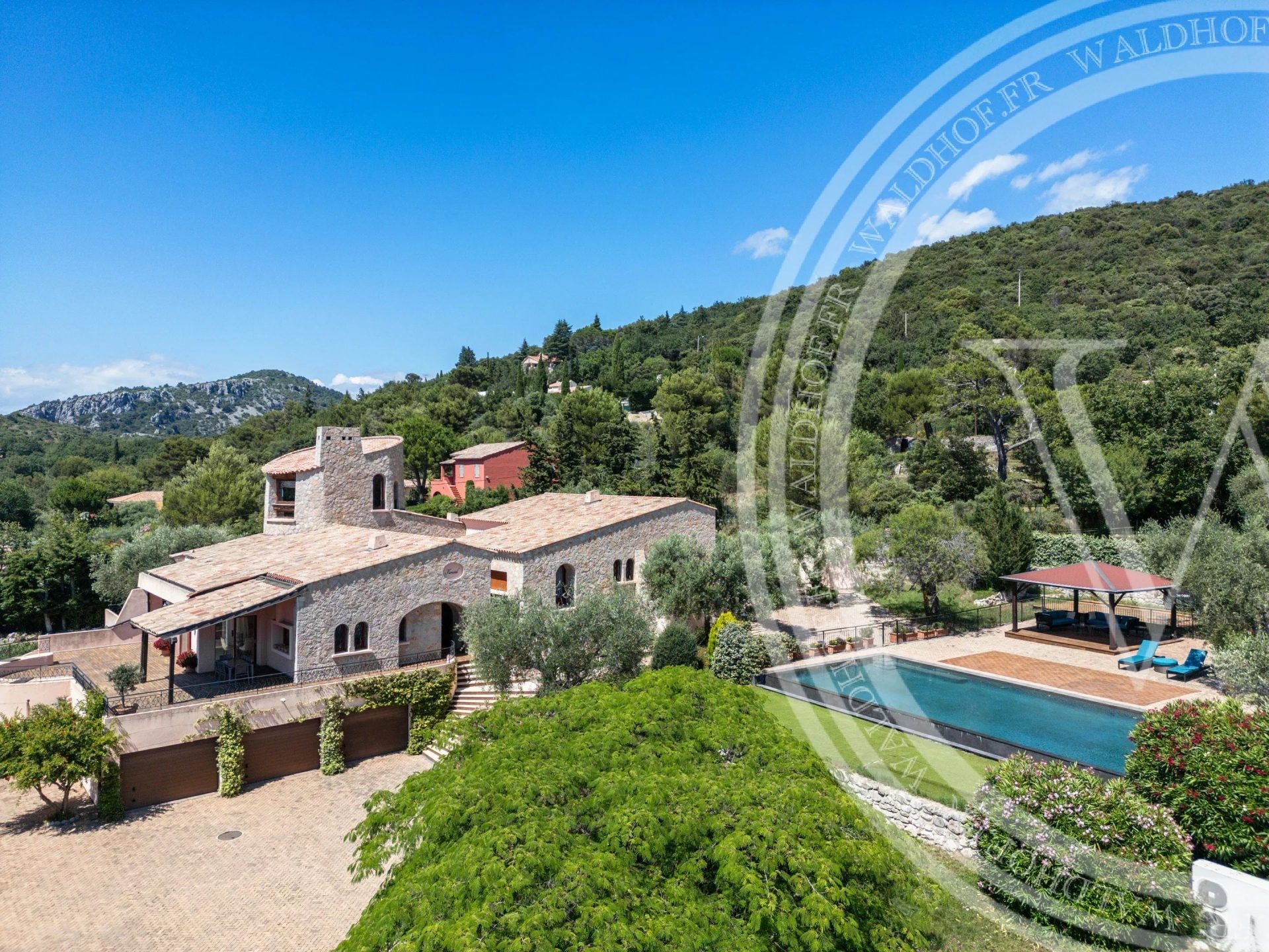 Majestic 600m² Provençal Estate with Panoramic Sea Views, Pool and 5 Suites — 20 Mins from Monaco