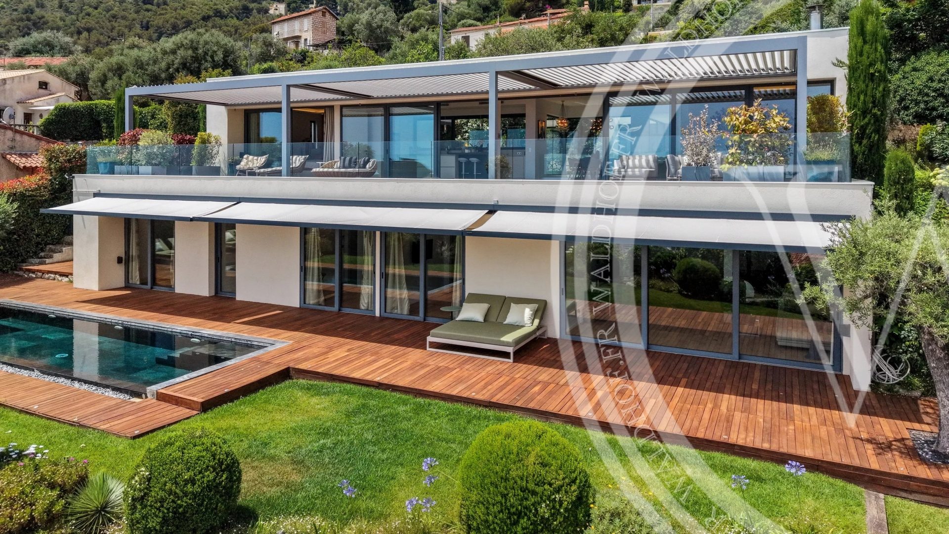 Villa for sale just 500 meters from Monaco with panoramic sea views