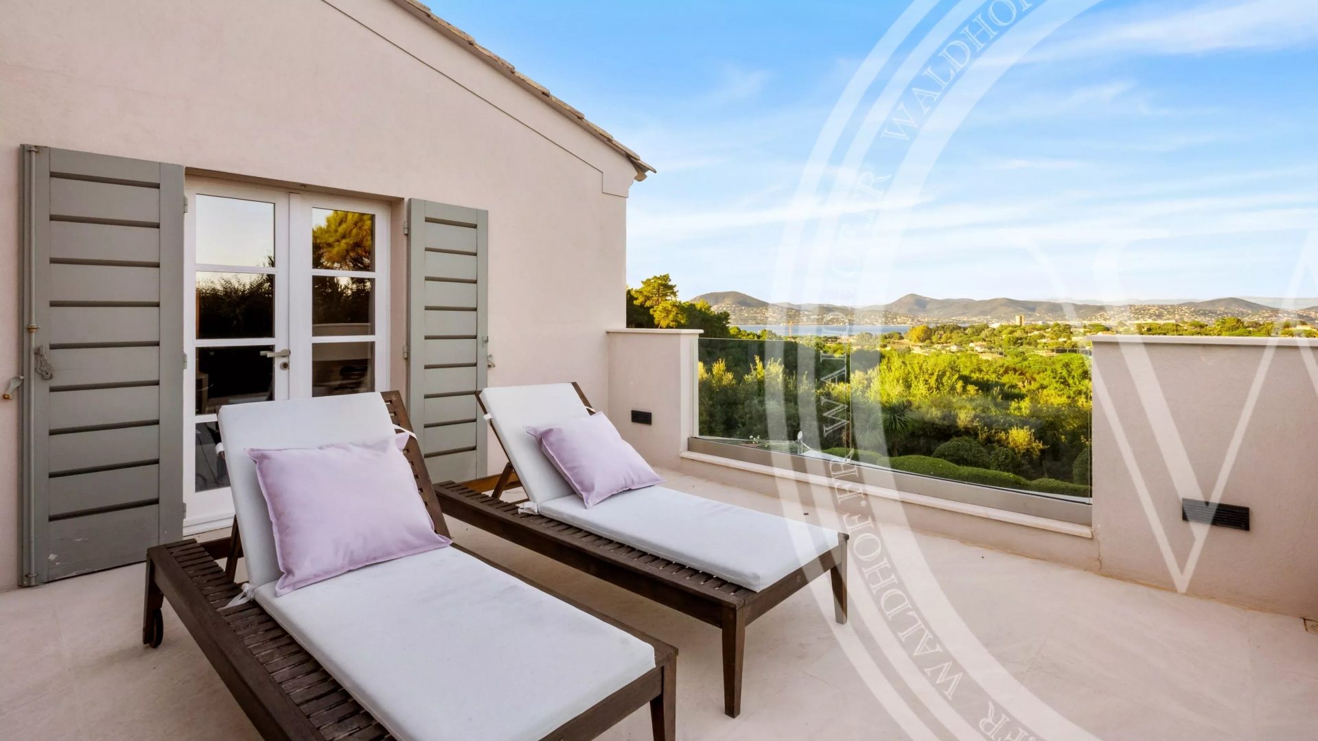 Exceptional Provencal villa with heliport and exclusive amenities — photo 19
