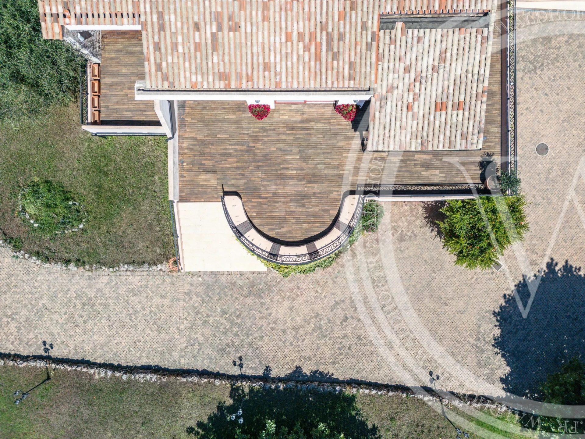 Majestic 600m² Provençal Estate with Panoramic Sea Views, Pool and 5 Suites — 20 Mins from Monaco — photo 51