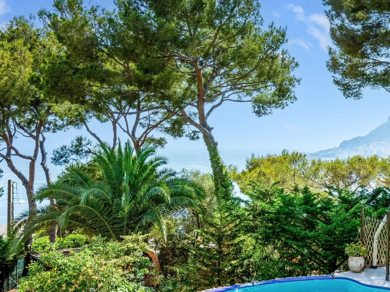 Charming villa in prestigious domaine of Cap Martin with Monaco views — Roquebrune-Cap-Martin