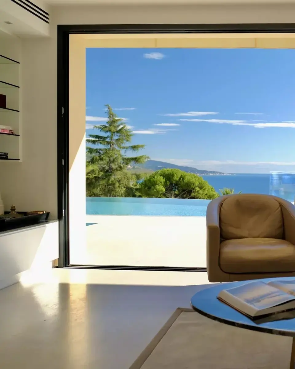 Fully renovated luxurious 4 bedrooms Villa with independent staff studio