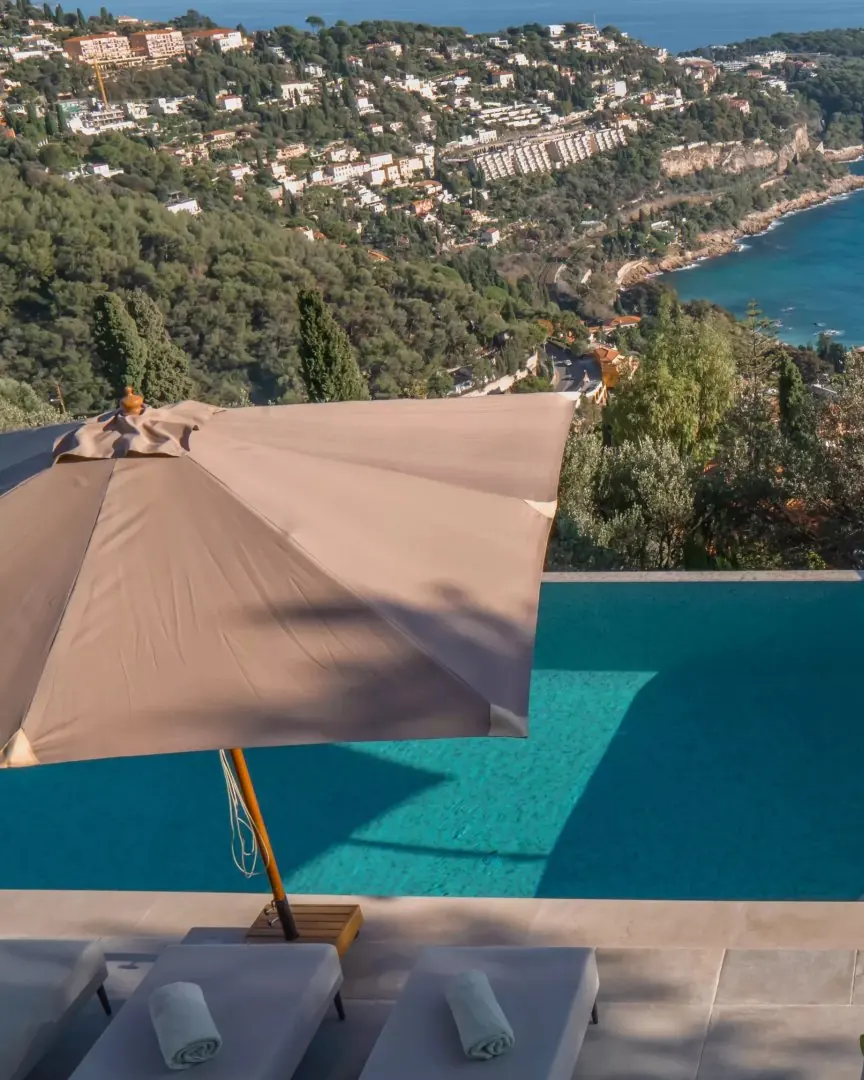Fully Renovated Villa in a Private Estate, 2 km from Monaco