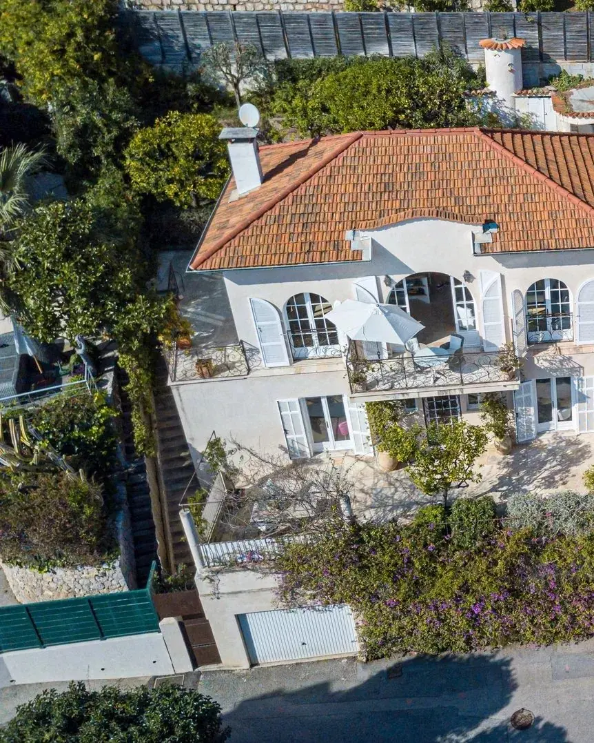Romantic Provencal villa 5 minutes walk from the beaches