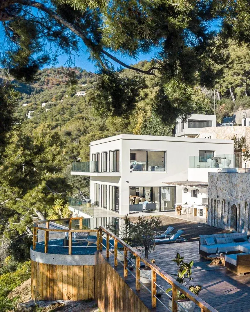 New Turn-Key Villa with View of Monaco
