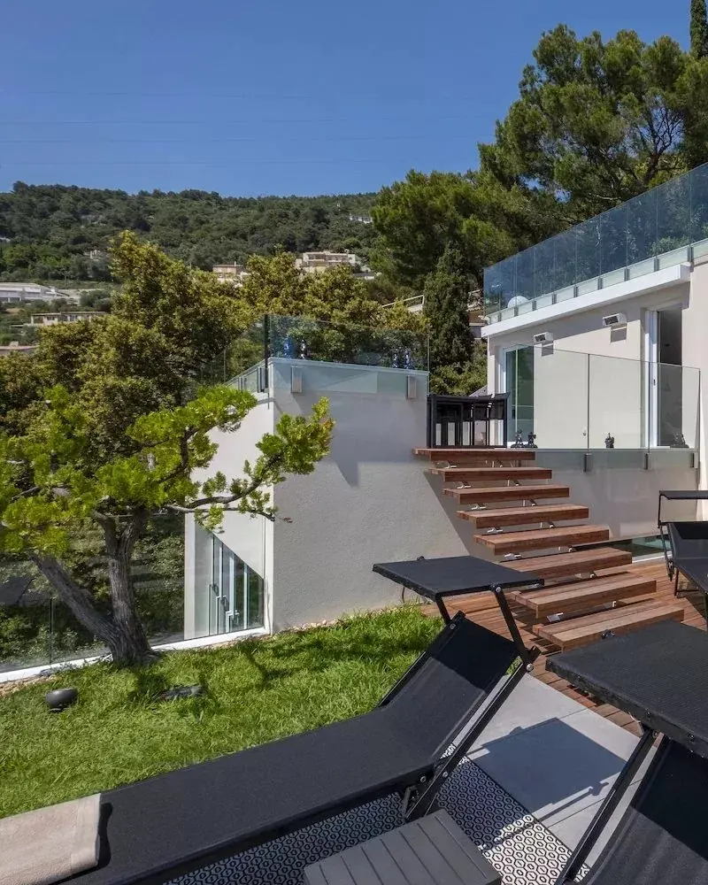 Architect-Designed Villefranche Villa with Infinity Pool and Iconic Views, Just 13 Minutes from Monaco