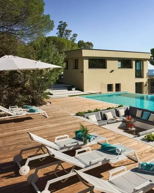 Modern 8-bedroom Villa with Sea View