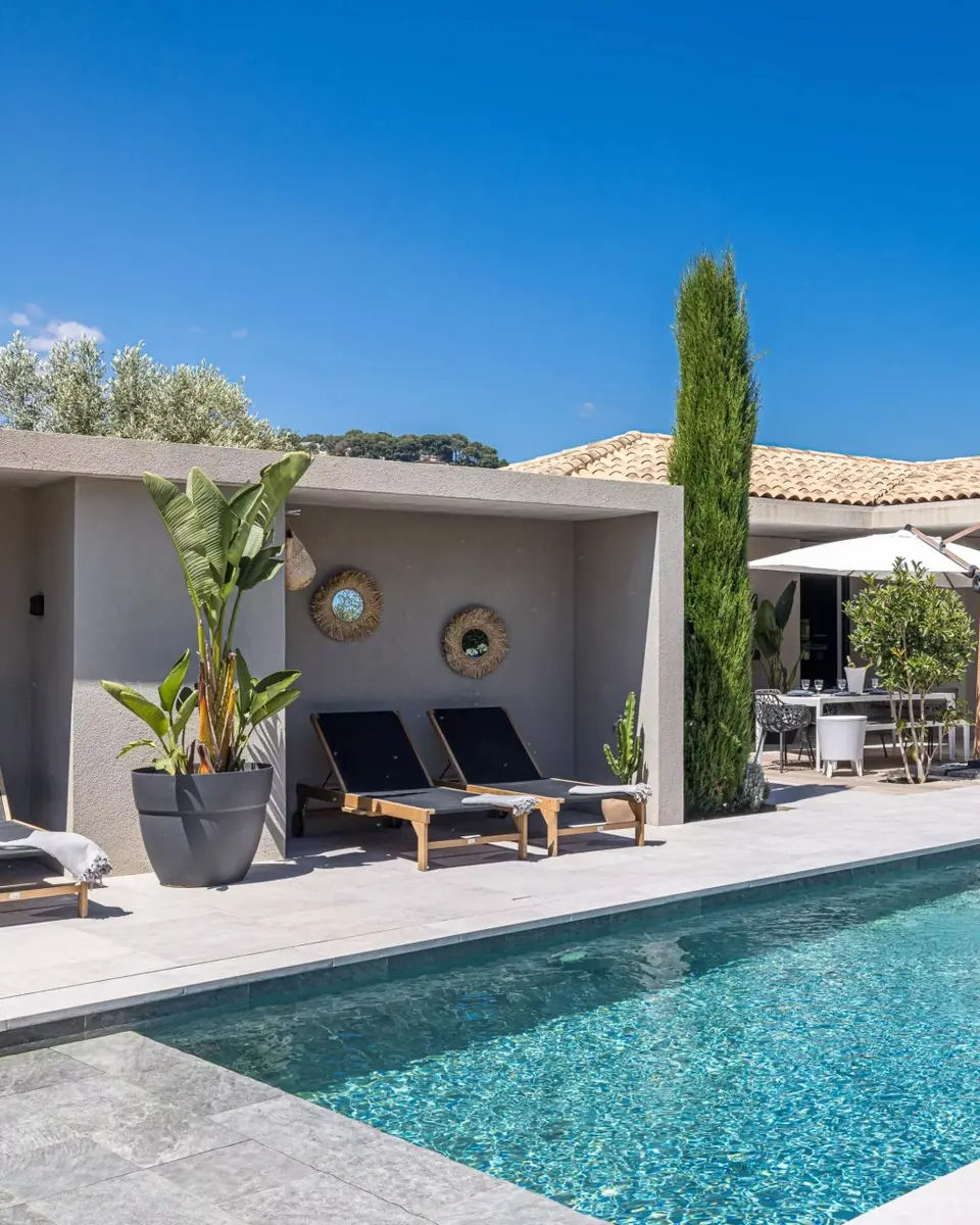 Architect-designed house overlooking the village of Saint-Paul de Vence