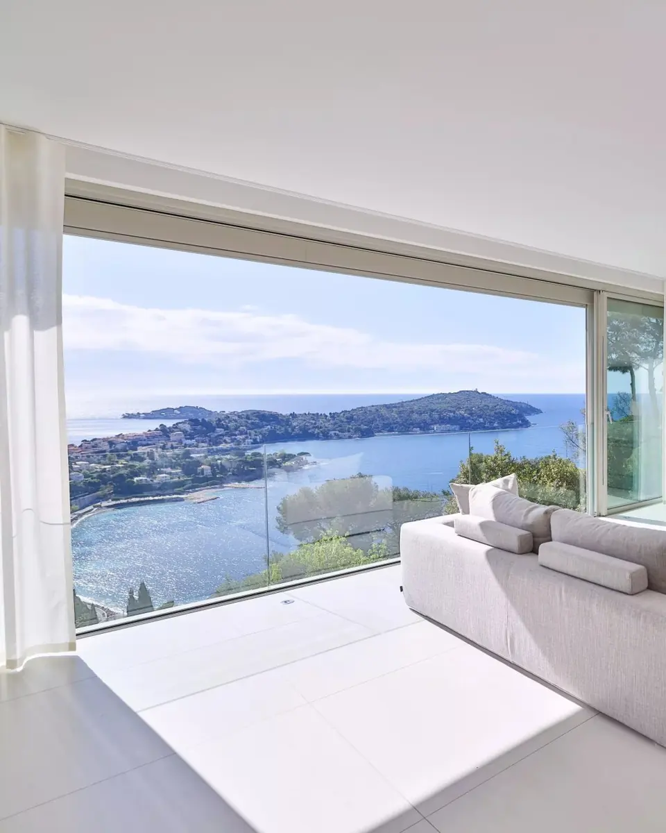 Contemporary Villa with Sea View, Pool and Guest Apartment in Villefranche-sur-Mer