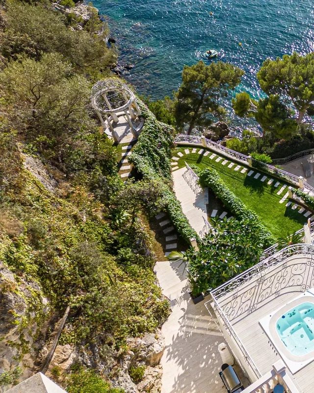 Luxurious Beachfront Villa in Cap d’Ail 5 minutes from Monaco