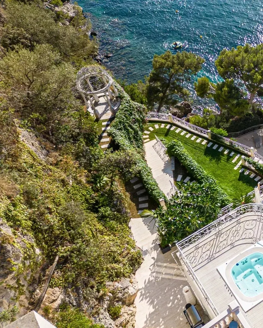 Luxurious Beachfront Villa in Cap d’Ail 5 minutes from Monaco