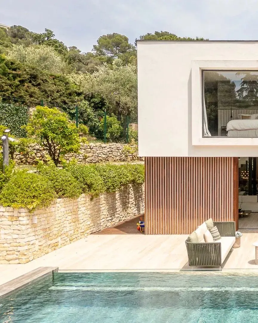 Contemporary 5-bedroom villa Super Cannes
