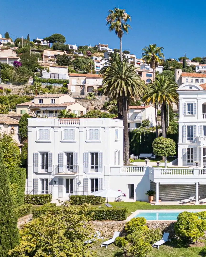 Magnificent property 15 minutes from the center of Cannes and Cap D’Antibes.