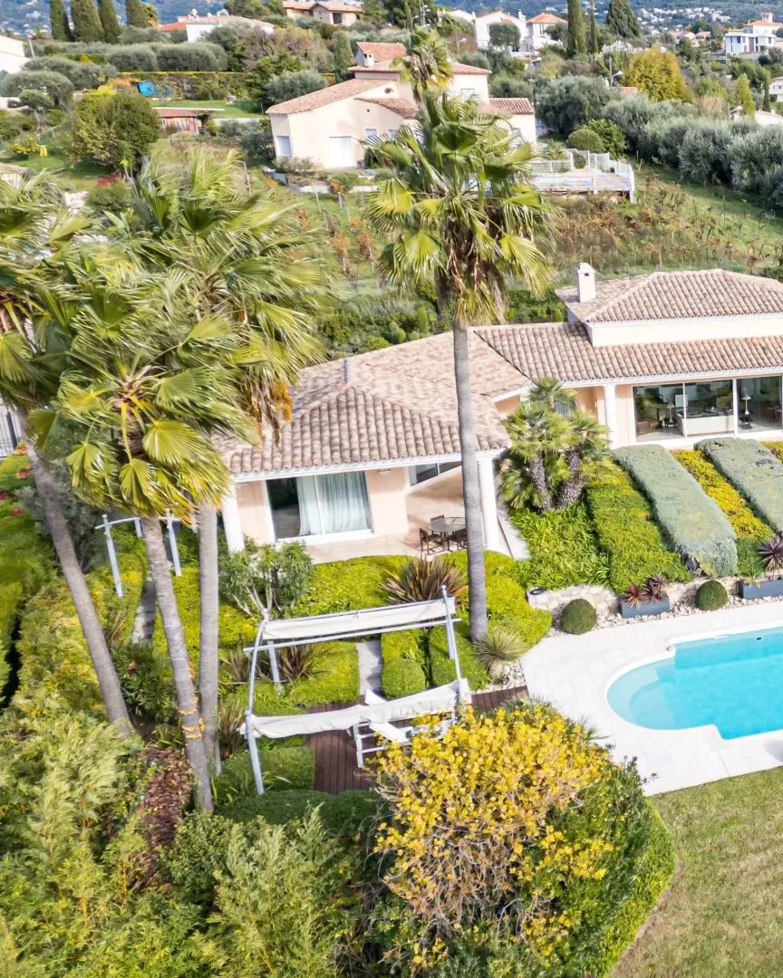 Prestigious villa overlooking overlooking Nice