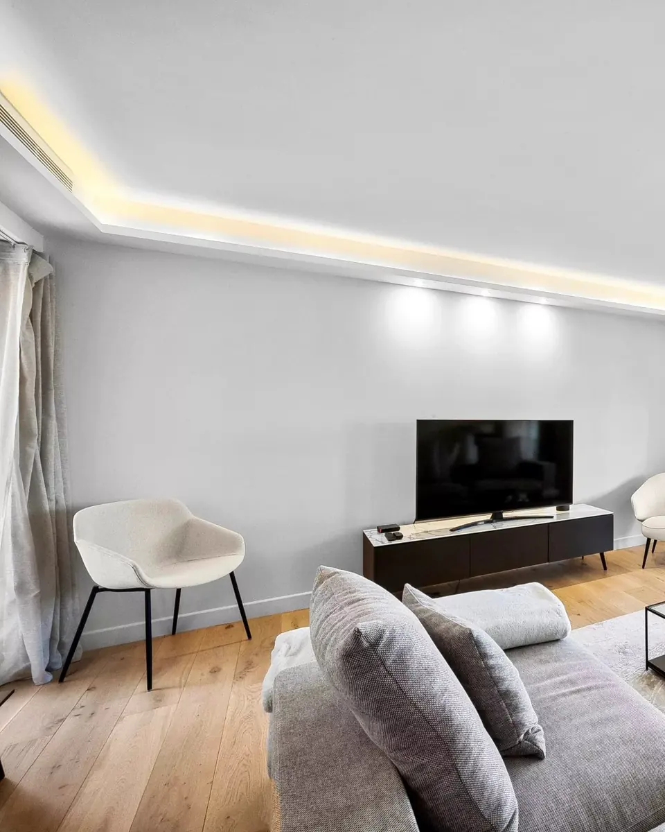 Prestigious Renovated 3-Bedroom Apartment with Panoramic Sea Views – Steps from Monaco