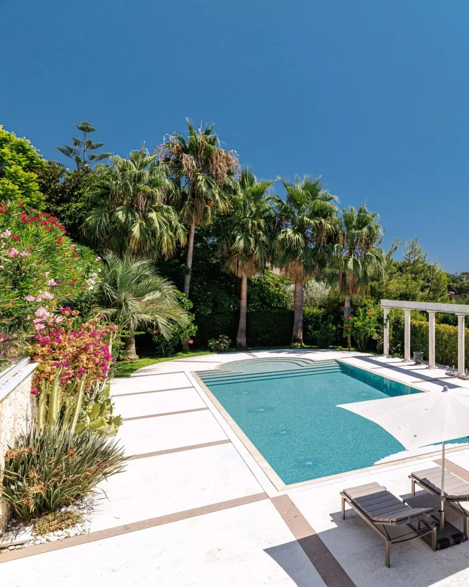 Prestigious Contemporary Estate with Breathtaking Sea Views – Close to Monaco and Cap d’Ail