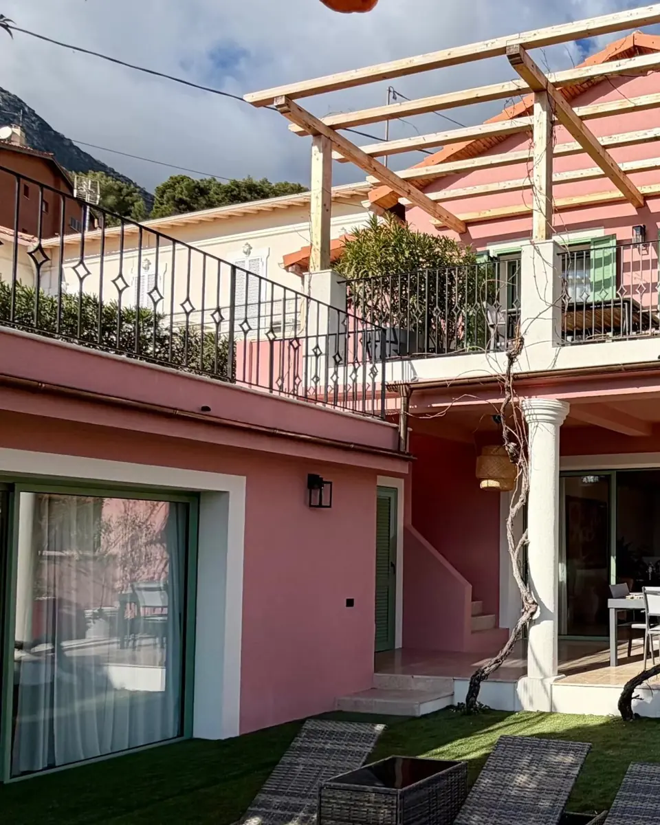 Recently renovated Villa 2-minute walk from Plage du Buse beach